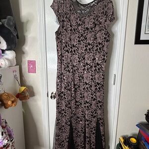 Elegant Lace Maxi Dress in Black and Pink